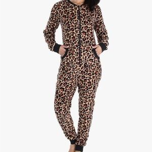 Chic Leopard Print Women's Pajama Onesie